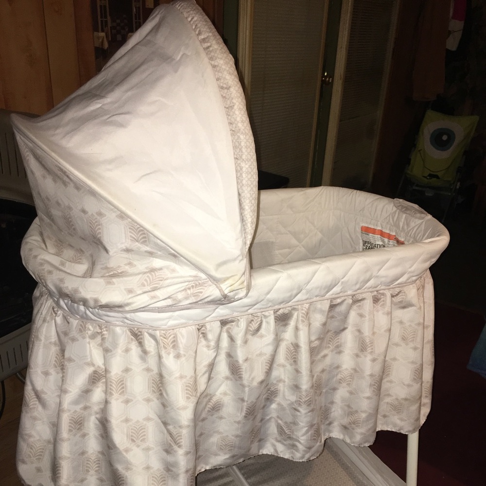 Bassinet - Picture 3 of 4